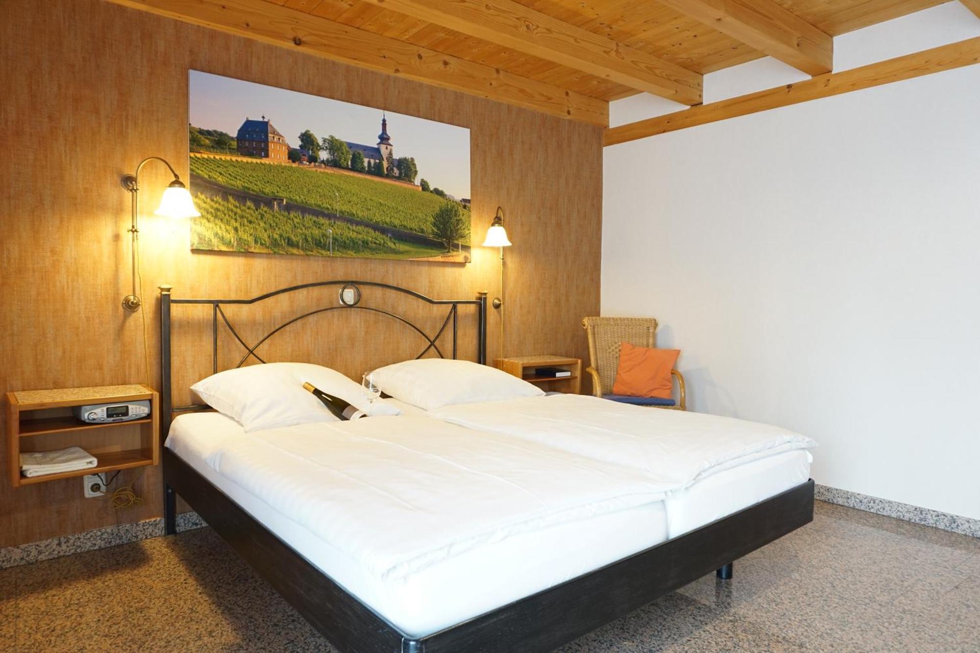 Weingut & Gaestehaus Julianenhof Нирштайн Экстерьер фото